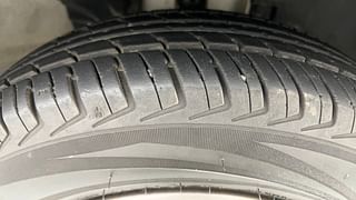 Used 2018 Renault Kwid [2015-2019] 1.0 RXT AMT Opt Petrol Automatic tyres RIGHT FRONT TYRE TREAD VIEW