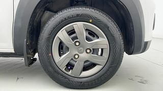 Used 2019 Renault Kwid [2015-2019] 1.0 RXT AMT Opt Petrol Automatic tyres RIGHT FRONT TYRE RIM VIEW