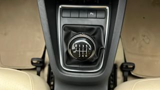 Used 2016 Volkswagen Jetta [2013-2017] Comfortline TSI Petrol Manual interior GEAR  KNOB VIEW