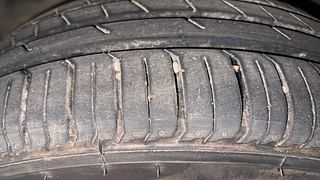 Used 2021 Renault Triber RXZ AMT Petrol Automatic tyres LEFT FRONT TYRE TREAD VIEW