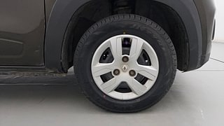 Used 2017 Renault Kwid [2015-2019] 1.0 RXT AMT Petrol Automatic tyres RIGHT FRONT TYRE RIM VIEW