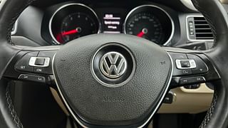 Used 2016 Volkswagen Jetta [2013-2017] Comfortline TSI Petrol Manual top_features Steering mounted controls