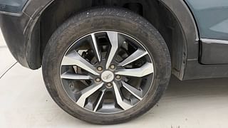 Used 2019 Mahindra XUV 300 W8 AMT (O) Diesel Diesel Automatic tyres RIGHT REAR TYRE RIM VIEW