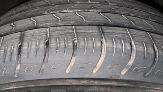 Used 2022 Kia Carens Prestige 1.4 Petrol 7 STR Petrol Manual tyres RIGHT FRONT TYRE TREAD VIEW