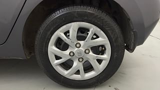Used 2017 Hyundai Grand i10 [2017-2020] Sportz 1.2 Kappa VTVT Petrol Manual tyres LEFT REAR TYRE RIM VIEW