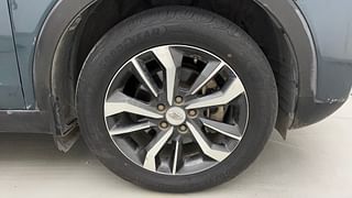 Used 2019 Mahindra XUV 300 W8 AMT (O) Diesel Diesel Automatic tyres RIGHT FRONT TYRE RIM VIEW