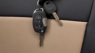 Used 2019 Hyundai Elite i20 [2018-2020] Sportz Plus 1.2 Petrol Manual extra CAR KEY VIEW
