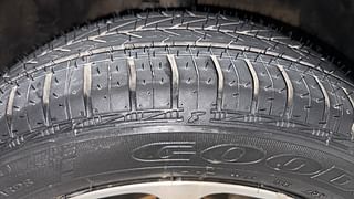 Used 2019 Hyundai Grand i10 [2017-2020] Sportz AT 1.2 Kappa VTVT Petrol Automatic tyres RIGHT FRONT TYRE TREAD VIEW