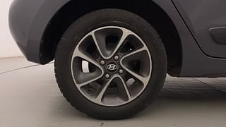 Used 2019 Hyundai Grand i10 [2017-2020] Sportz AT 1.2 Kappa VTVT Petrol Automatic tyres RIGHT REAR TYRE RIM VIEW