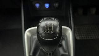 Used 2021 Hyundai Venue [2019-2022] S+ 1.2 Petrol Manual interior GEAR  KNOB VIEW
