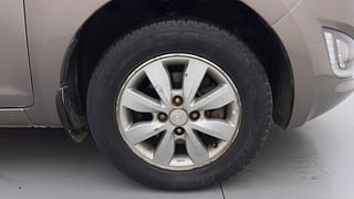 Used 2013 Hyundai i20 [2012-2014] Sportz 1.4 CRDI Diesel Manual tyres RIGHT FRONT TYRE RIM VIEW