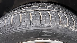 Used 2019 Hyundai Grand i10 [2017-2020] Sportz AT 1.2 Kappa VTVT Petrol Automatic tyres LEFT FRONT TYRE TREAD VIEW