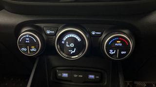 Used 2021 Hyundai Venue [2019-2022] S+ 1.2 Petrol Manual top_features Automatic climate control