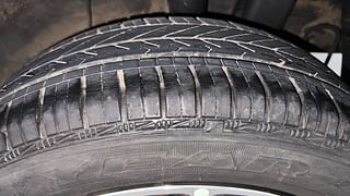 Used 2019 Hyundai Grand i10 [2017-2020] Sportz AT 1.2 Kappa VTVT Petrol Automatic tyres LEFT REAR TYRE TREAD VIEW