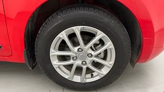Used 2022 Maruti Suzuki Swift ZXI AMT Petrol Automatic tyres RIGHT FRONT TYRE RIM VIEW