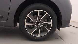 Used 2019 Hyundai Grand i10 [2017-2020] Sportz AT 1.2 Kappa VTVT Petrol Automatic tyres RIGHT FRONT TYRE RIM VIEW