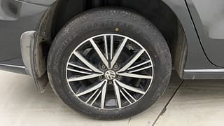 Used 2019 Volkswagen Vento [2015-2019] Highline Petrol AT Petrol Automatic tyres RIGHT REAR TYRE RIM VIEW