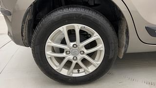 Used 2022 Maruti Suzuki Swift ZXI AMT Petrol Automatic tyres RIGHT REAR TYRE RIM VIEW