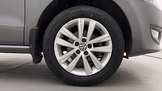 Used 2014 Volkswagen Polo [2010-2014] Highline1.2L (P) Petrol Manual tyres RIGHT FRONT TYRE RIM VIEW