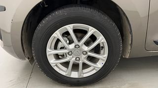 Used 2022 Maruti Suzuki Swift ZXI AMT Petrol Automatic tyres LEFT FRONT TYRE RIM VIEW