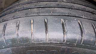 Used 2020 Maruti Suzuki Baleno [2019-2022] Zeta Petrol Petrol Manual tyres LEFT FRONT TYRE TREAD VIEW
