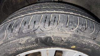 Used 2014 Volkswagen Polo [2010-2014] Highline1.2L (P) Petrol Manual tyres RIGHT FRONT TYRE TREAD VIEW