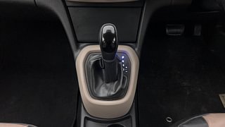 Used 2018 Hyundai Xcent [2017-2019] S AT Petrol Petrol Automatic interior GEAR  KNOB VIEW