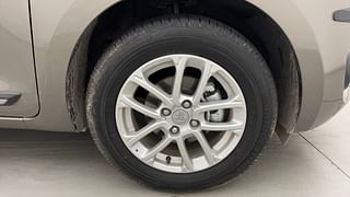Used 2022 Maruti Suzuki Swift ZXI AMT Petrol Automatic tyres RIGHT FRONT TYRE RIM VIEW