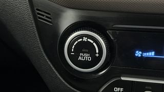 Used 2019 Hyundai Creta [2018-2020] 1.6 SX VTVT Petrol Manual top_features Automatic climate control