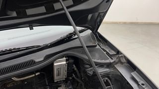 Used 2019 Volkswagen Polo [2018-2022] Trendline 1.0 (P) Petrol Manual engine ENGINE LEFT SIDE HINGE & APRON VIEW