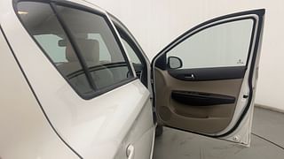 Used 2014 Hyundai i20 [2012-2014] Sportz 1.4 CRDI Diesel Manual interior RIGHT FRONT DOOR OPEN VIEW