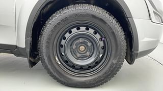 Used 2017 Mahindra XUV500 [2015-2018] W6 AT Diesel Automatic tyres RIGHT FRONT TYRE RIM VIEW