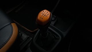 Used 2018 Renault Kwid [2017-2019] CLIMBER 1.0 Petrol Manual interior GEAR  KNOB VIEW