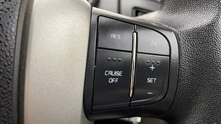 Used 2017 Mahindra XUV500 [2015-2018] W6 AT Diesel Automatic top_features Cruise control