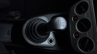 Used 2010 Ford Figo [2010-2015] Duratec Petrol Titanium 1.2 Petrol Manual interior GEAR  KNOB VIEW