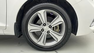 Used 2019 Hyundai Verna [2017-2020] 1.6 CRDI SX Diesel Manual tyres RIGHT FRONT TYRE RIM VIEW