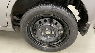 Used 2015 Maruti Suzuki Wagon R 1.0 [2010-2019] VXi Petrol Manual tyres LEFT REAR TYRE RIM VIEW