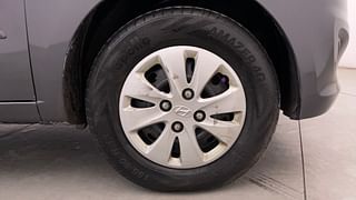 Used 2011 Hyundai i10 [2010-2016] Sportz AT Petrol Petrol Automatic tyres RIGHT FRONT TYRE RIM VIEW