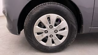 Used 2011 Hyundai i10 [2010-2016] Sportz AT Petrol Petrol Automatic tyres LEFT FRONT TYRE RIM VIEW