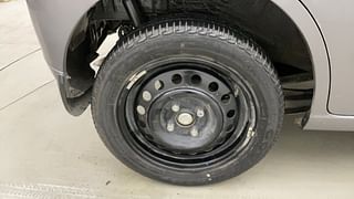 Used 2015 Maruti Suzuki Wagon R 1.0 [2010-2019] VXi Petrol Manual tyres RIGHT REAR TYRE RIM VIEW