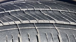 Used 2014 Hyundai Grand i10 [2013-2017] Sportz 1.2 Kappa VTVT Petrol Manual tyres RIGHT REAR TYRE TREAD VIEW