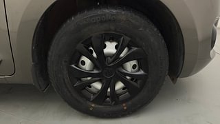 Used 2020 Maruti Suzuki Swift [2017-2021] LXI Petrol Manual tyres RIGHT FRONT TYRE RIM VIEW