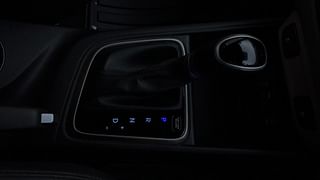 Used 2018 Hyundai Verna [2017-2020] 1.6 VTVT SX (O) AT Petrol Automatic interior GEAR  KNOB VIEW