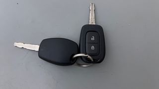 Used 2020 Renault Triber [2019-2021] RXL AMT Petrol Automatic extra CAR KEY VIEW