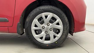 Used 2017 Hyundai Grand i10 [2017-2020] Magna 1.2 Kappa VTVT Petrol Manual tyres RIGHT FRONT TYRE RIM VIEW