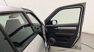 Used 2010 Maruti Suzuki Swift [2007-2011] VXi Petrol Manual interior RIGHT FRONT DOOR OPEN VIEW