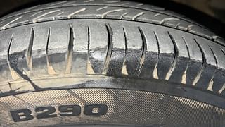 Used 2010 Hyundai i10 [2010-2016] Sportz 1.2 Petrol Petrol Manual tyres RIGHT FRONT TYRE TREAD VIEW