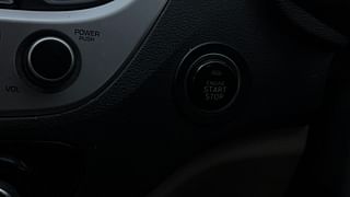 Used 2018 Hyundai Verna [2017-2020] 1.6 VTVT SX (O) AT Petrol Automatic top_features Keyless start