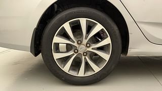 Used 2017 Hyundai Fluidic Verna 4S [2015-2017] 1.6 VTVT SX Opt Petrol Manual tyres RIGHT REAR TYRE RIM VIEW