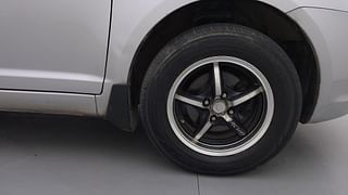 Used 2011 Maruti Suzuki Swift Dzire [2008-2012] VDI Diesel Manual tyres RIGHT FRONT TYRE RIM VIEW
